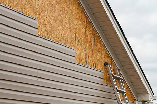 Professional Siding Contractor technician working in Yorktown, IN